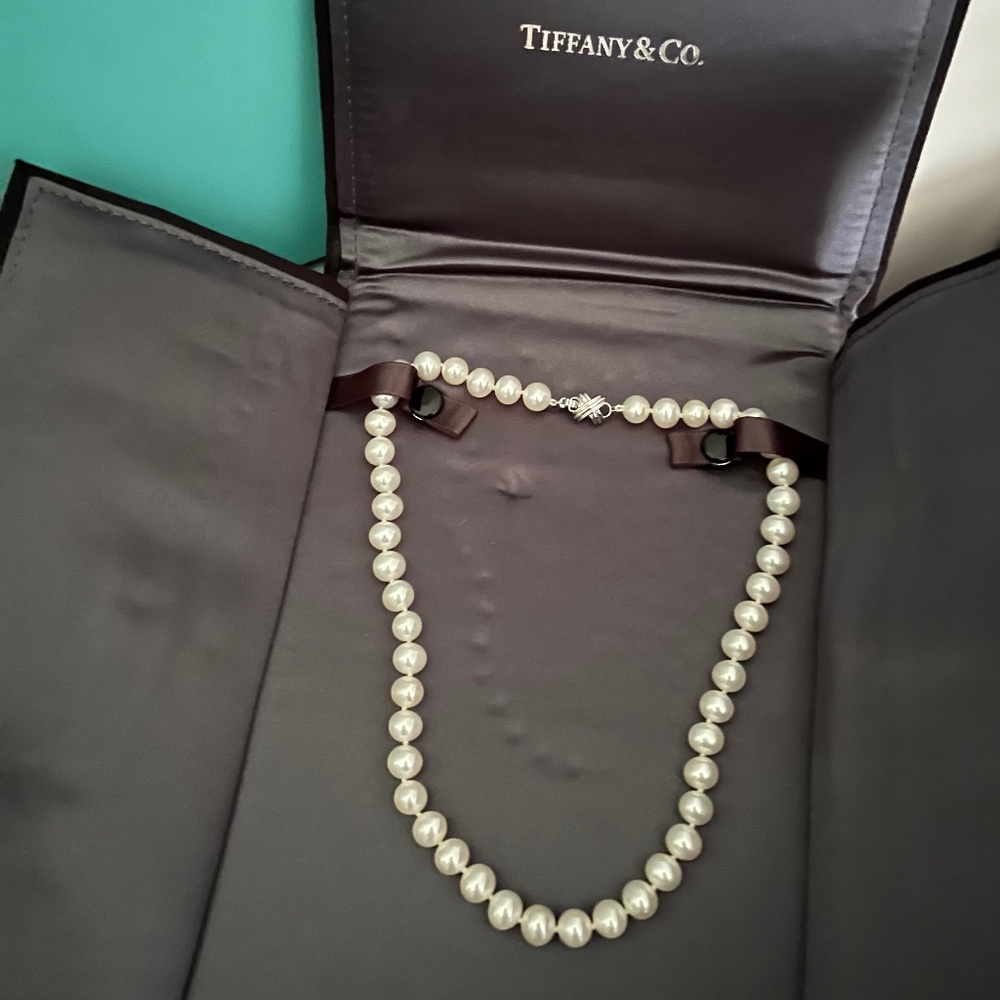 Tiffany & Co Signature Pearl Necklace 16" with 18k white gold clasp